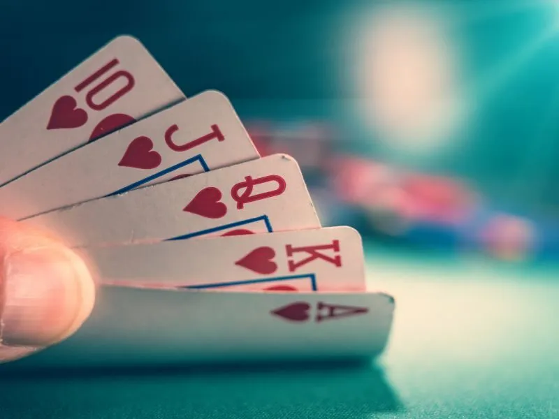 Vì sao nên tải game đánh bài?